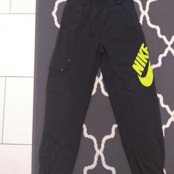 2pc Nike jogging pants Boys size M (10_12) Black neon+Top - Picture 5 of 16